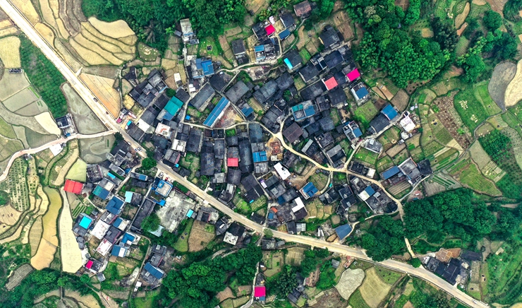 新華社評(píng)論員:在真抓實(shí)干中化藍(lán)圖為現(xiàn)實(shí) ——貫徹落實(shí)全國(guó)兩會(huì)精神