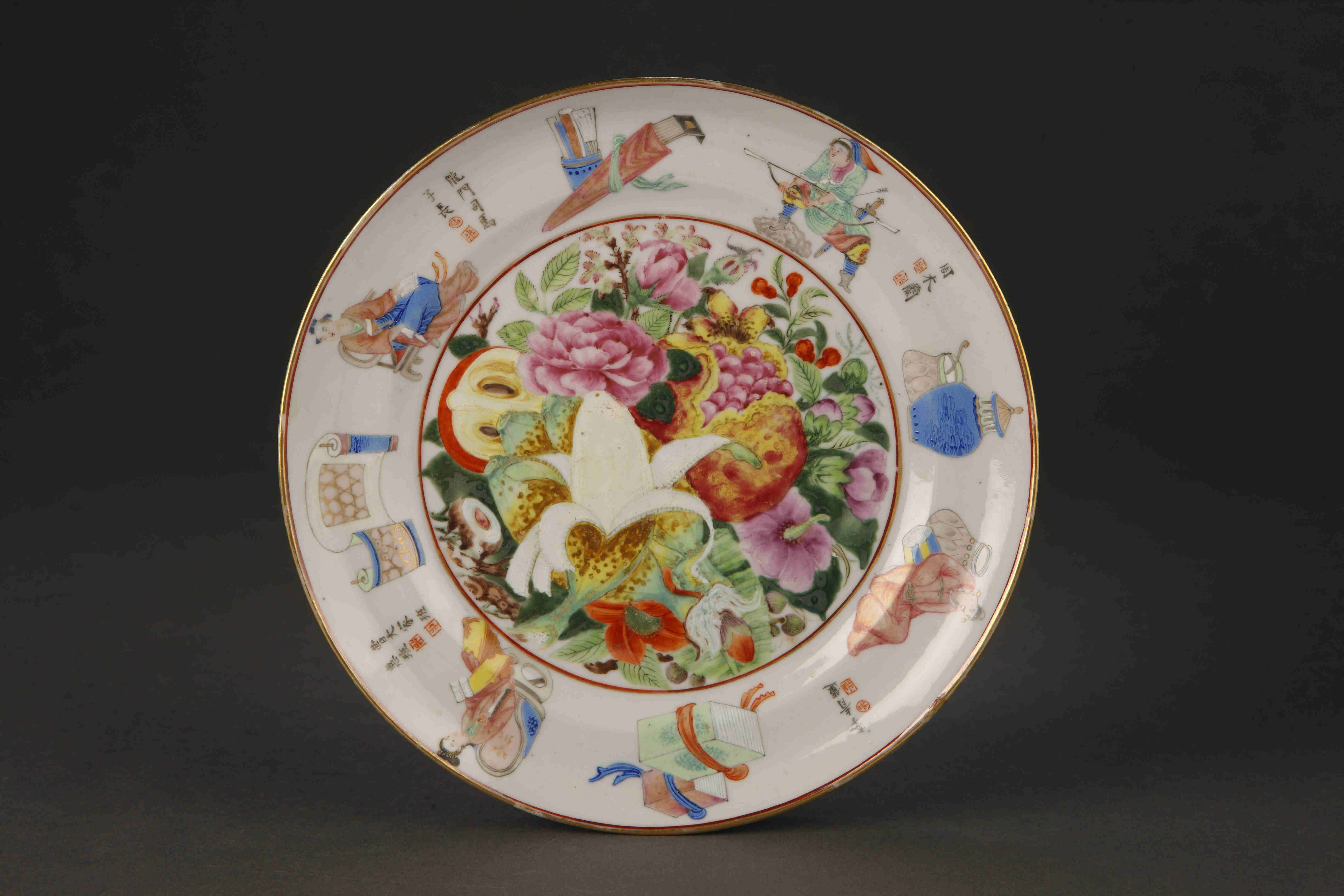 圖為清道光廣彩描金《無雙譜》花果紋碟。（來源：廣州十三行博物館）