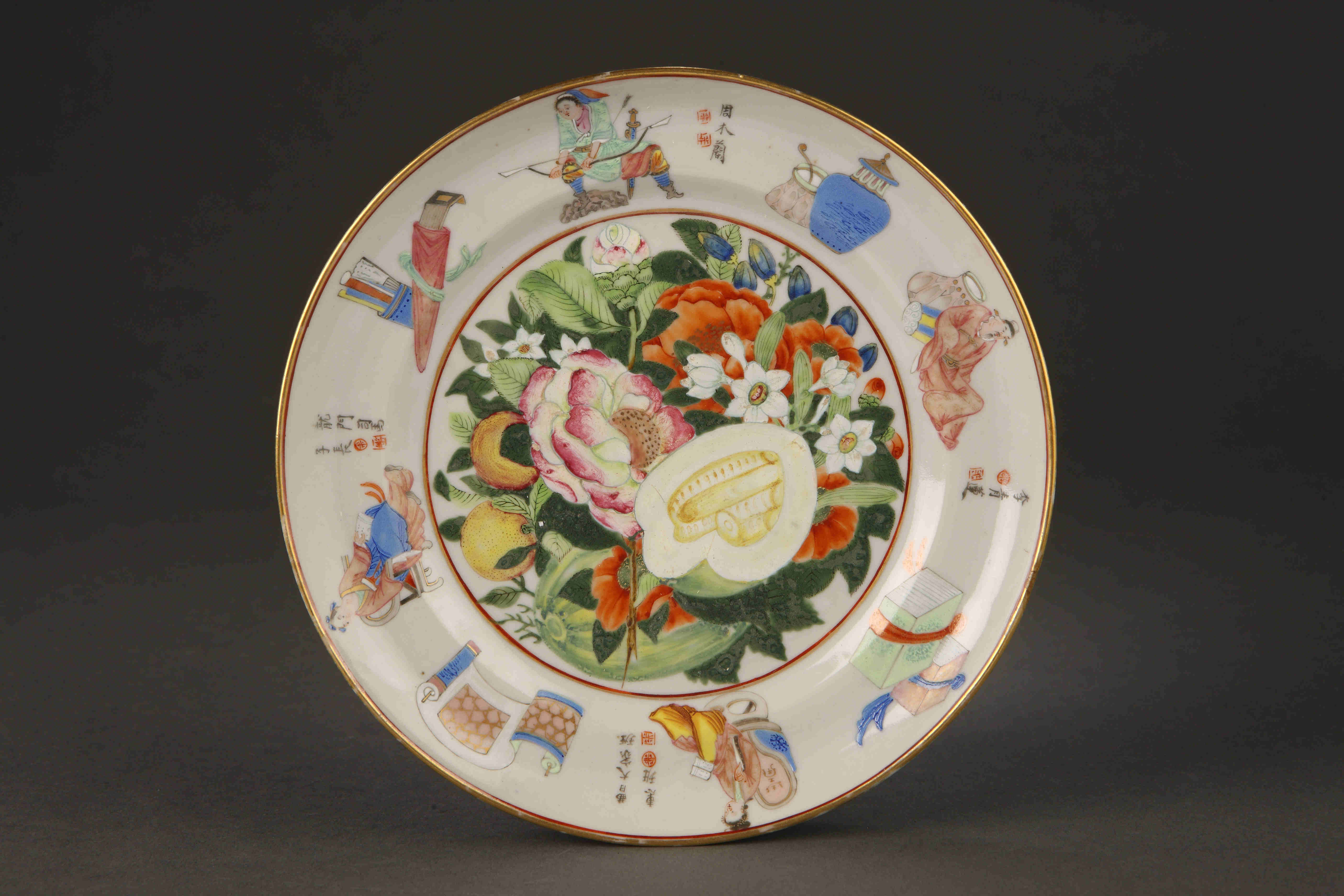 圖為清道光廣彩描金《無雙譜》花果紋碟。（來源：廣州十三行博物館）